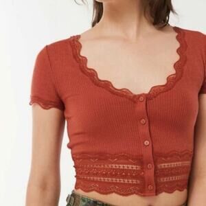 Urban Outfitters short-sleeve button-up lace trim crop top in rust size XS